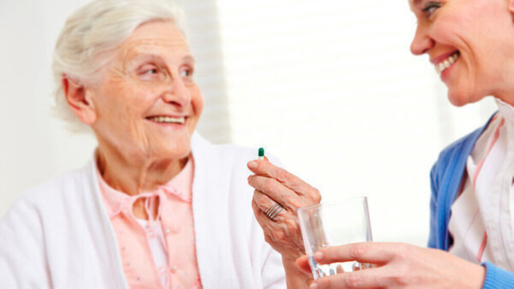 Pflegebedürftige Menschen wollen trotz ihrer Krankheiten und Gebrechen am Leben teilhaben. Eine gute Zahn- und Mundgesundheit ist die Voraussetzung für Essen in Gesellschaft und Unterhaltung.