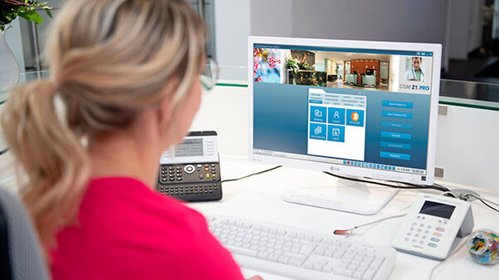 Die Koblenzer Software-Experten von der CGM Dentalsysteme haben Lösungen parat, um verstärkt die Möglichkeiten der modernen Technik zu nutzen, und damit das Ansteckungsrisiko soweit wie möglich zu minimieren.