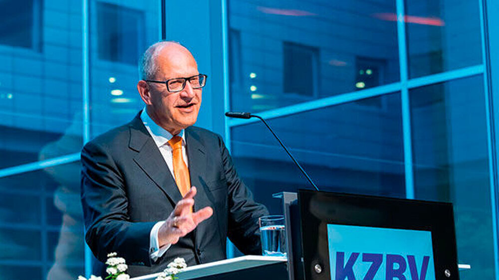 BZÄK-Präsident Dr. Peter Engel: „Man sollte so viel Erfahrung sammeln, wie möglich: Das weitet den Horizont und verändert den Blickwinkel.“