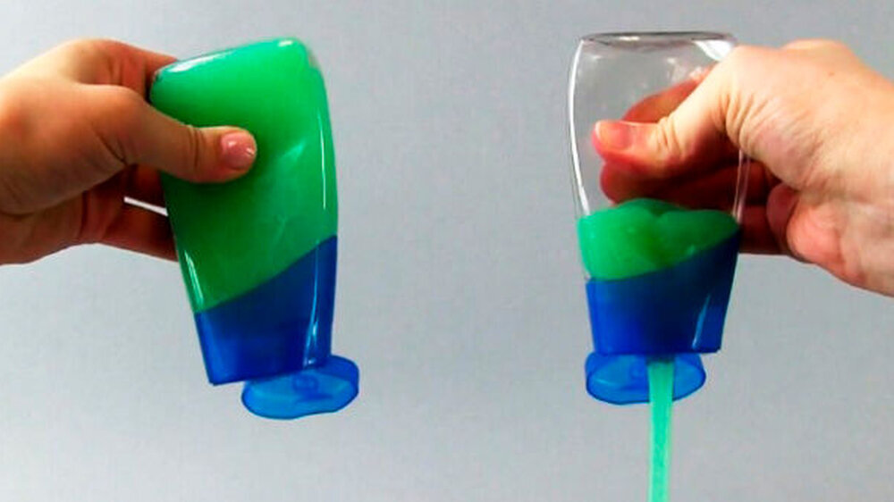 So kommt die Zahnpasta aus der Tube: Forscher des MIT haben eine Antihaftbeschichtung entwickelt, die es der Paste unmöglich macht, im Inneren der Tube festzukleben.