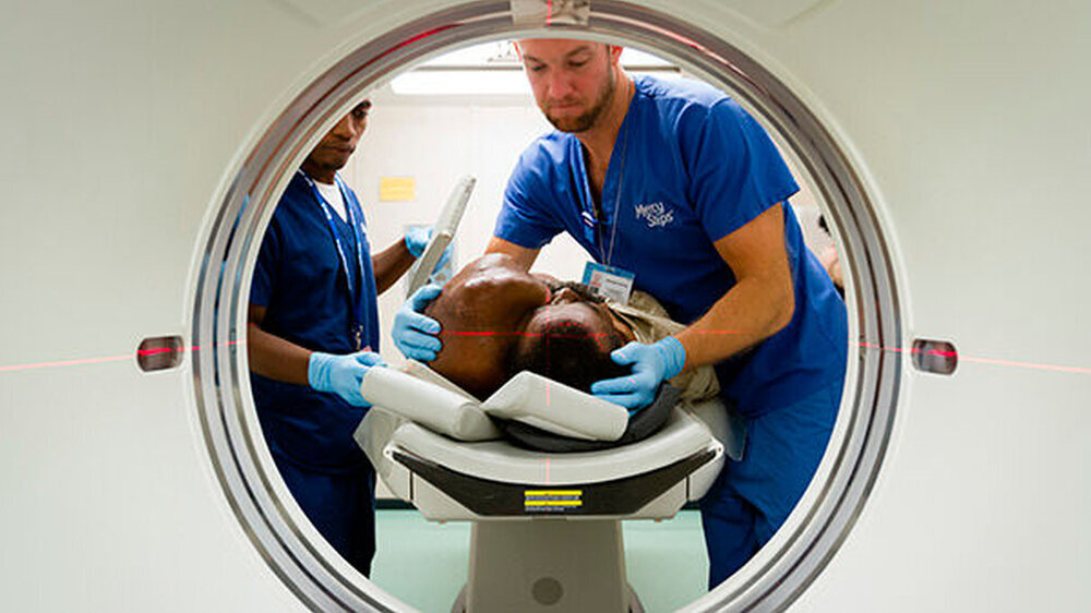 Sumbany muss noch einmal in den CT-Scan.