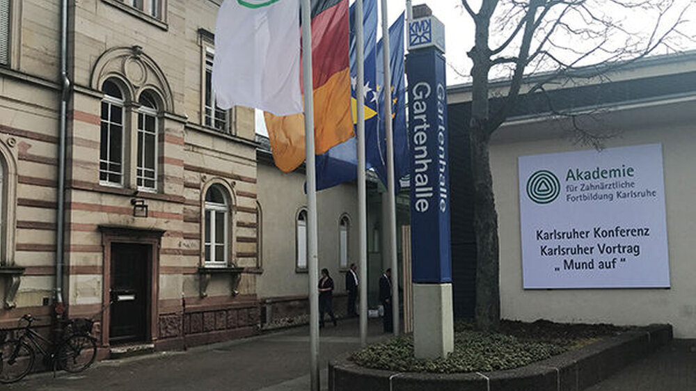 In diesem Jahr referierten ausschließlich praktisch tätige Zahnärzte, die sich in ihrem Fachgebiet einen Namen gemacht und ihrer Praxis mit einem besonderen Themenschwerpunkt ein besonderes Profil gegeben haben.