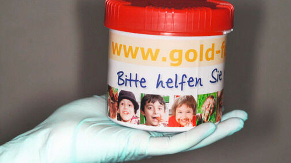 Altgold ist Patientengut: In der Praxis wird das Zahngold in Dosen gesammelt. Diese werden dann einmal im Jahr abgeholt. |
