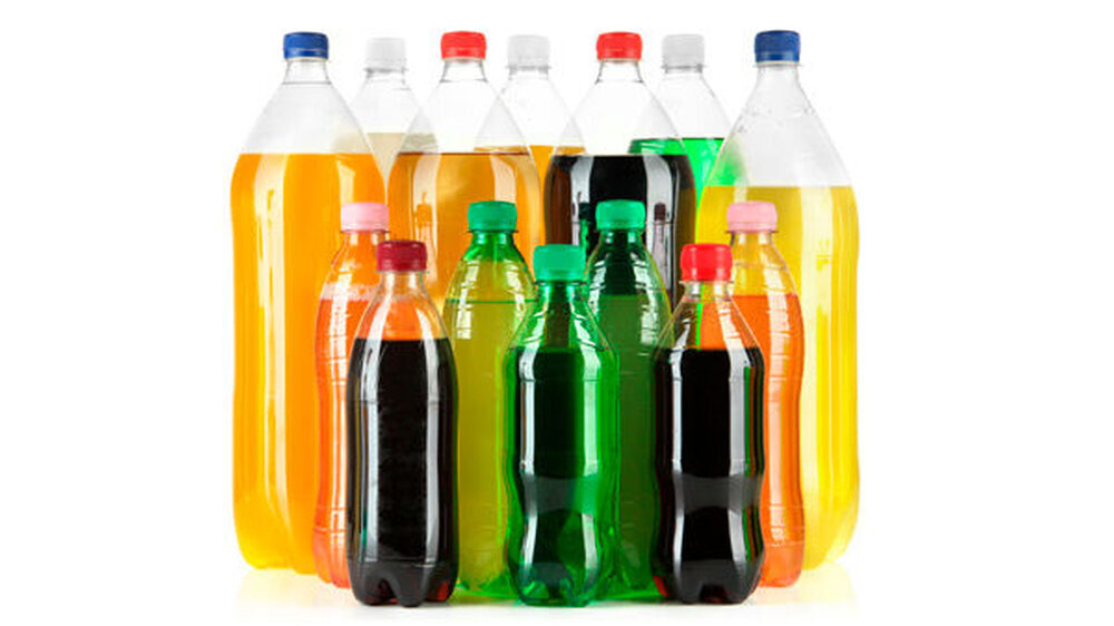 Die im Januar 2014 eingeführte Sondersteuer auf zuckerhaltige Getränke in Mexiko wirkt offenbar: Die Mexikaner kauften pro Jahr und Kopf 4,2 Liter weniger Softdrinks.