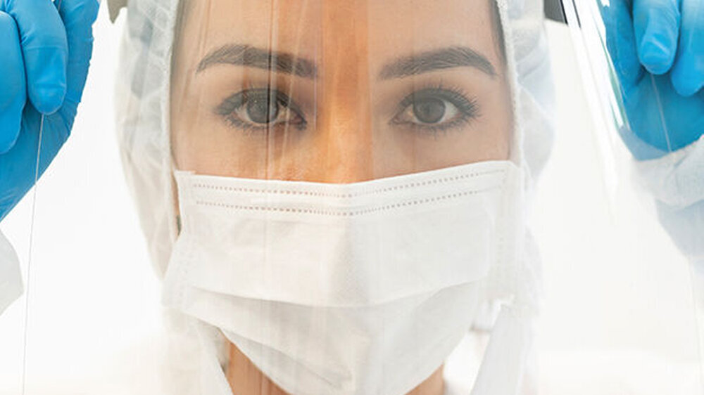Die Coronavirus-Pandemie hat vor allem Auswirkungen auf die wirtschaftliche Lage der Zahnärzte. Inwieweit die besonderen Umstände die Psyche belasten, will eine wissenschaftliche Umfrage der Universität Kiel herausfinden.