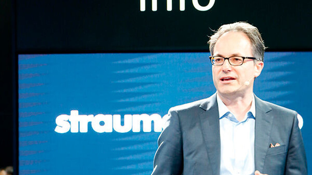 Frank Hemm, Head of Marketing & Education, stellte die Innovationen in der Implantologie vor.