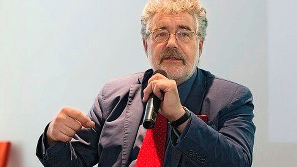 Dr./RO Eric Banthien mahnte zum verantwortungsvollen und sorgsamen Umgang des Berufsstands mit dem Thema. Das PAR-Konzept sei wissenschaftlich gut fundiert. Wichtig sei, dass der Patient einen eigenen Anteil an der Finanzierung der Parodontalbehandlung leisten müsse. |
