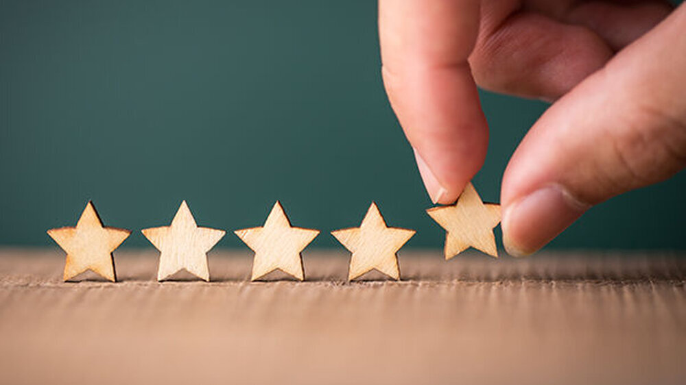 Der Zahnarzt argumentierte, die Löschung der positiven Einträge sei eine Strafaktion jamedas gewesen, weil er ein kostenpflichtiges Zusatzpaket für die Präsentation seiner Praxis auf dem Portal gekündigt hatte. Davon konnte er die Richter des OLG jed