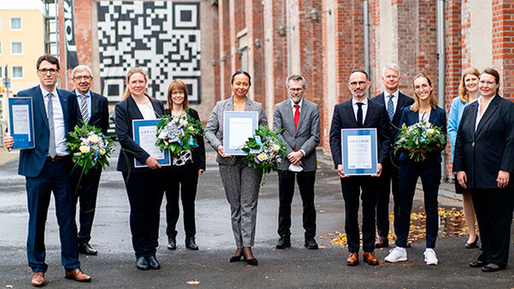 Wrigley Prophylaxe Preis-Verleihung 2021: (von links) PD Dr. Dr. Manuel Weber (Innovations-Spezialpreis, Erlangen), Andreas Herforth (Jury, Hamburg), Prof. Dr. Nadine Schlüter (Arbeitsgruppe 1. Preis, Freiburg), Prof. Dr. Annette Wiegand (Jury, Göttinge