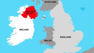 Karte des Vereinigten Königreichs mit roter Markierung Nordirlands