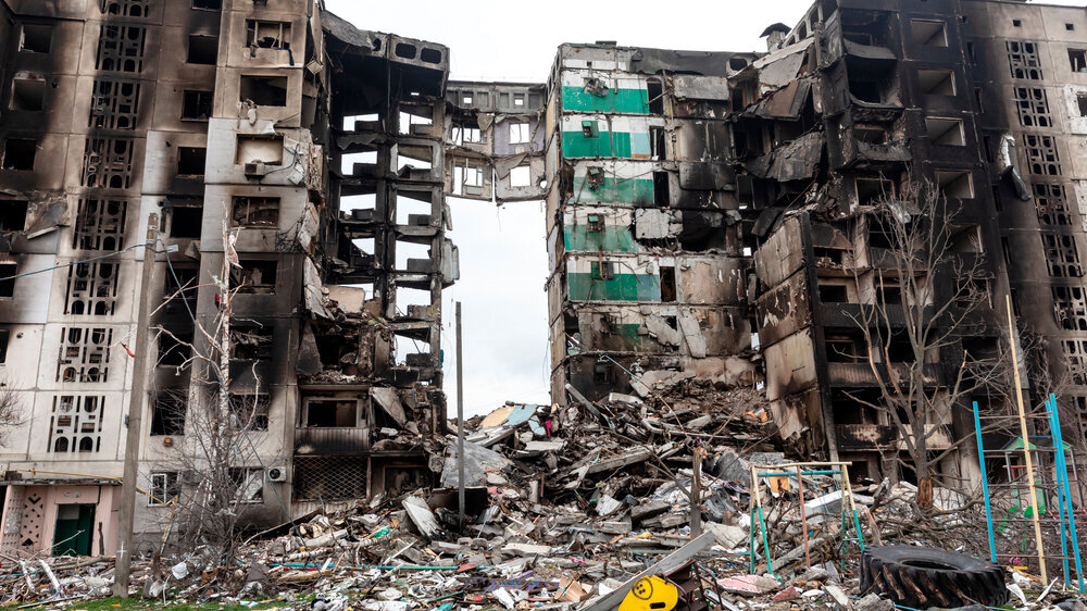 War in Ukraine. Ruined houses of Borodianka, Ukraine Die medizinische Versorgungslage in den Kriegsgebieten der Ukraine ist stark beeinträchtigt, berichtet Ärzte der Welt. Zerstörte Straßen und unsichere Routen machten zudem Hilfslieferungen schwierig.