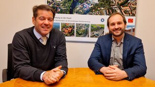 Prof. Dr. med. dent. Gerhard Schmalz (re.) zu Besuch bei Oberbürgermeister Steffen Scheller.