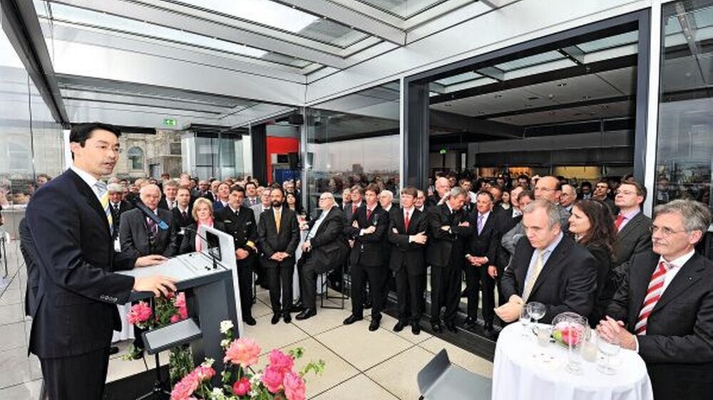 BMG geht auch anders: Minister Philipp Rösler setzt auf Austausch und Dialog ...