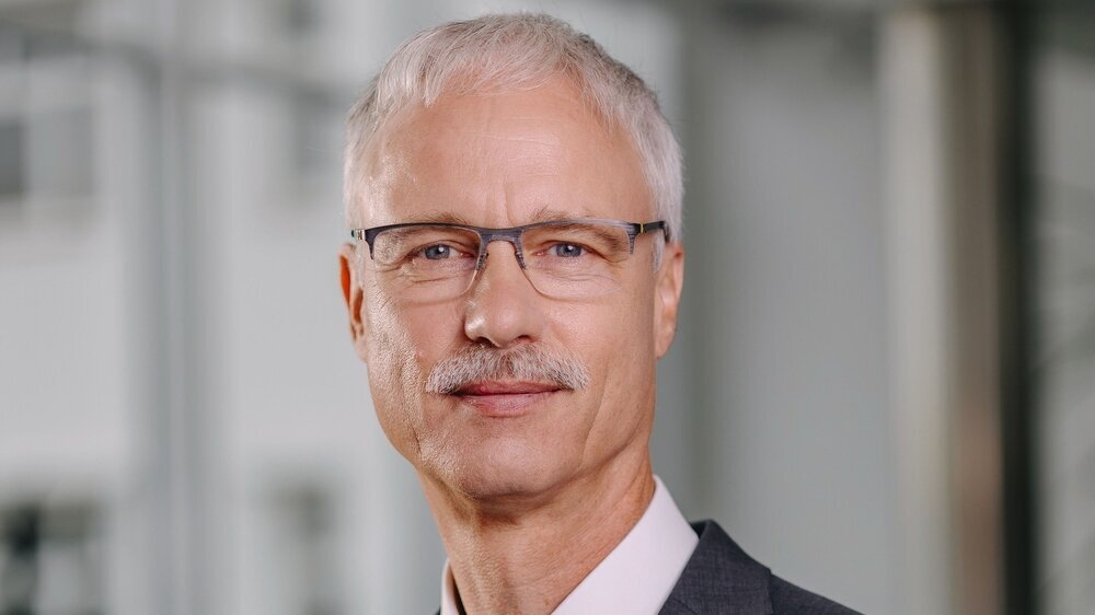 Dr. Jochen Schmidt, Vorstandsvorsitzender der Kassenzahnärztlichen Vereinigung Sachsen-Anhalt (KZV LSA) Dr. Jochen Schmidt, Vorstandsvorsitzender der Kassenzahnärztlichen Vereinigung Sachsen-Anhalt (KZV LSA)