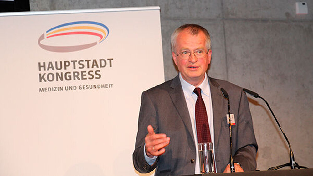 Ministerialrat Joachim Becker arbeitet seit 1992 im Bundesgesundheitsministerium (BMG): „Seitdem mache ich eine Gesundheitsreform nach der anderen“, bekannte Becker. Allerdings gelange man im Gesundheitsbereich nie an den Punkt, wo man damit fertig is