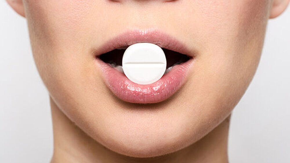 Großbritannien, Notfälle im Krankenhaus: Von 436 Paracetamol-Überdosierungen erwiesen sich mehr als ein Drittel als versehentliche Überdosierungen, die durch eine Selbstmedikation zur Eigenbehandlung von Zahnschmerzen verursacht wurden.