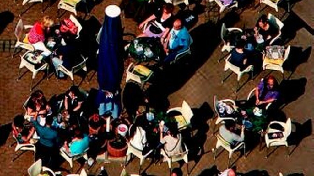 Kostbares Wissen: Was privat von Mund zu Mund erzählt wird, kann auch für den Zahnarzt von Interesse sein. Dann, wenn er zur persönlichen Empfehlung wird.