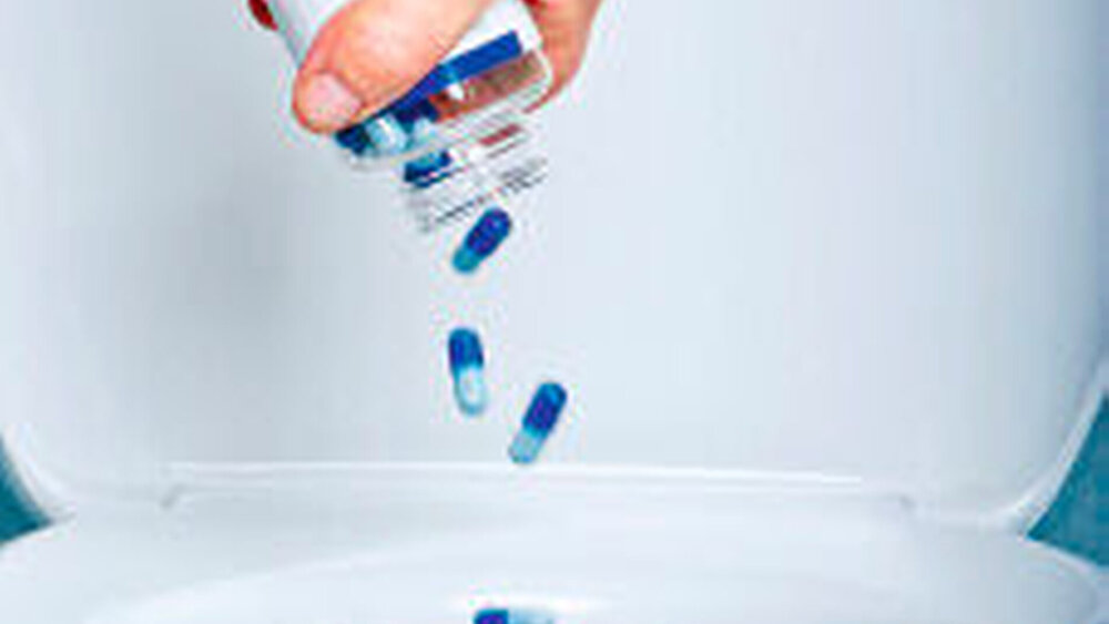 Altmedikamente sollten nicht in die Toilette gekippt werden. |