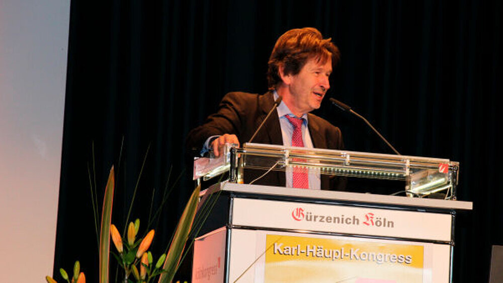 Auch ZA Ralf Wagner, Vorstandsvorsitzender der KZV Nordrhein, kam in seinem Grußwort auf die gestiegenen bürokratischen Auflagen zu sprechen. Außerdem kritisierte er den Vorbericht des Instituts für Wirtschaftlichkeit im Gesundheitswesen (IQWiG) zur N