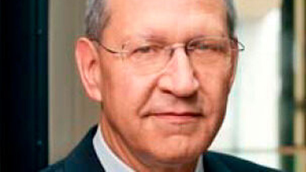 Dr. Peter Engel