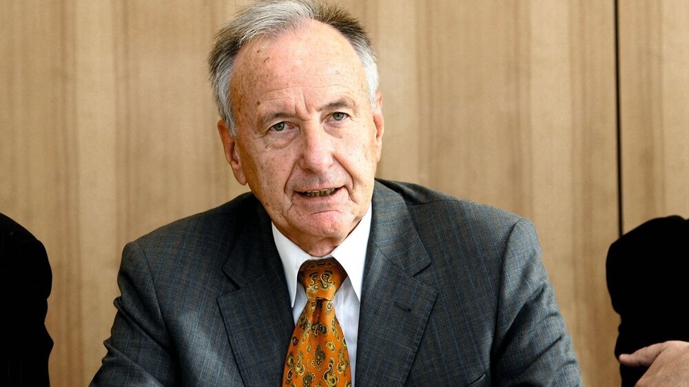BZÄK-Ehrenpräsident Dr. Dr. Jürgen Weitkamp Dr. Dr. Jürgen Weitkamp bei der Pressekonferenz des Consiliums der Bundeszahnärztekammer am 23.10.2006 in Berlin