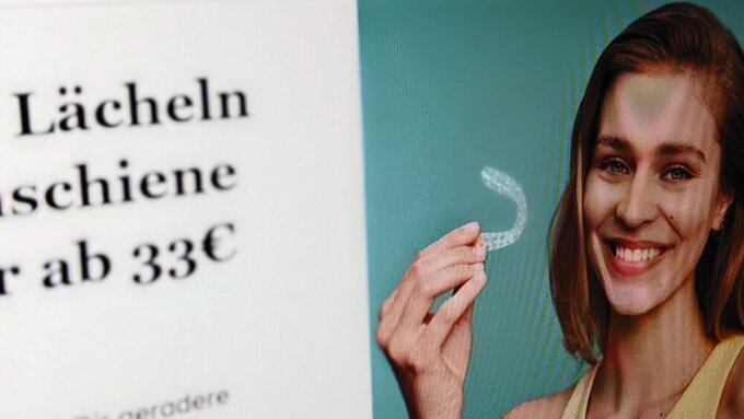 Monatlicher Preis für DrSmile-Alignerbehandlung mit Sternchen Monatlicher Preis für DrSmile-Alignerbehandlung mit Sternchen