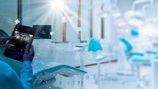 Zahnarzt nutzt VR und KI