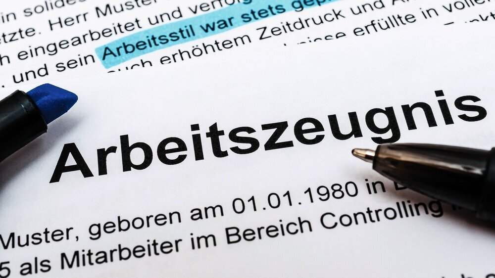 Symbolbild Arbeitszeugnis Symbolbild Arbeitszeugnis