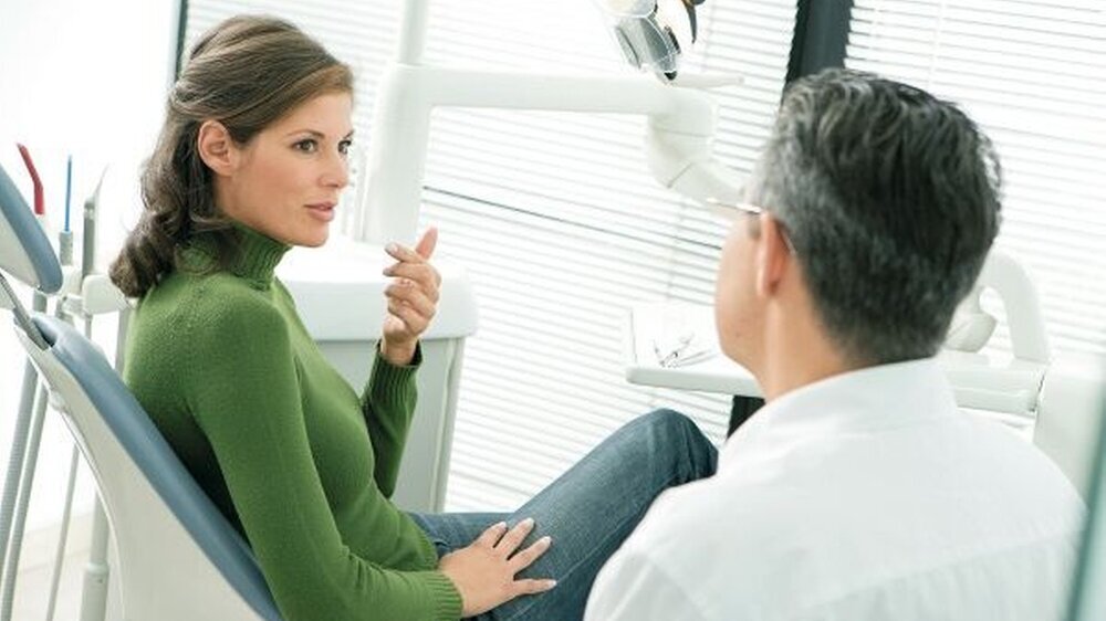 Das Ziel besprechen: gemeinsam zum präventiven und minimalinvasiven Therapieerfolg.\r\n