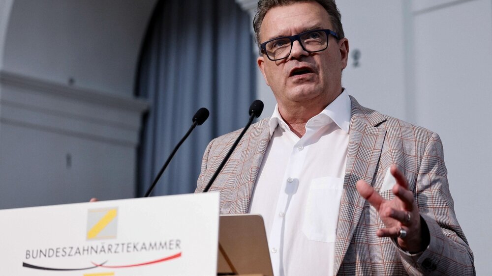 Prof. Dr. Christoph Benz, Präsident der Bundeszahnärztekammer, am 15. November 2024 in Hamburg. Prof. Dr. Christoph Benz, Präsident der Bundeszahnärztekammer, am 15. November 2024 in Hamburg.
