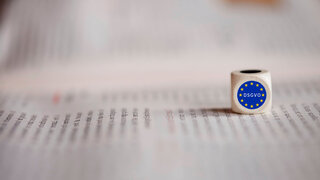 Zeitung mit Würfel Europarecht DSGVO 2