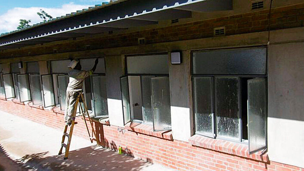 Die Bauarbeiten in Simbabwe gehen voran: Die neue Mutter-Kind-Station liegt direkt neben dem Kreissaal und den OP-Sälen.