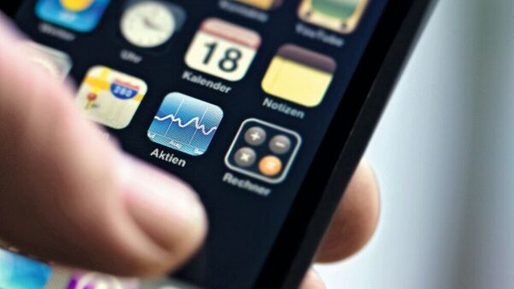 Gut 45 Prozent der Ärzte setzen ihr Handy im Job ein.