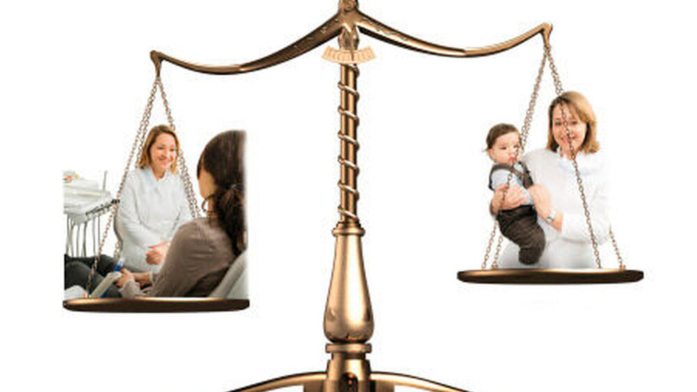 „Work-Life-Balance“ ist ein inflationär benutzter Begriff. Die Realität besteht für alle, die das Thema betrifft, aus täglich wiederkehrendem Organisationsdruck. Ratgeber, Maßnahmen, Angebote und ein noch so kleines Netzwerk erleichtern den Alltag um ein Vielfaches. |