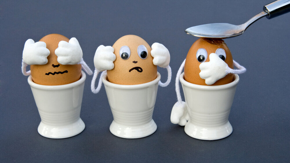3 Eier Augen, Ohren, Mund verschließen