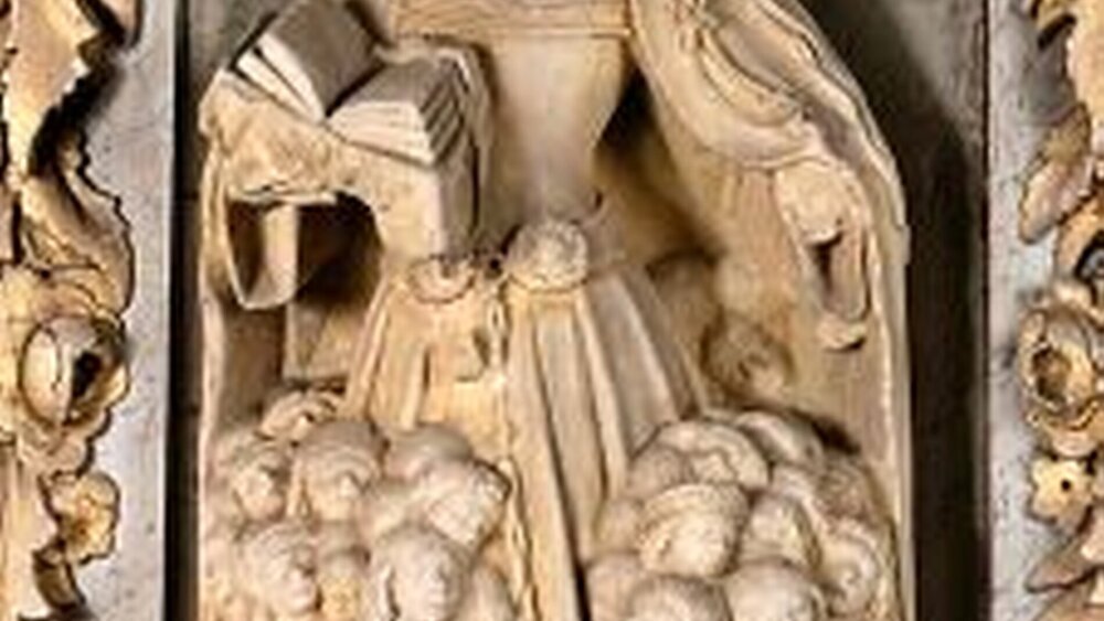 Von der heiligen Ursula in Avioth versprachen sich Pilger Heilung bei Kopfschmerzen und Wahnvorstellungen. Diese Skulptur aus der Basilika hat einen abnehmbaren oberen Schädelteil, der den Kranken beim Beten aufgesetzt wurde. |