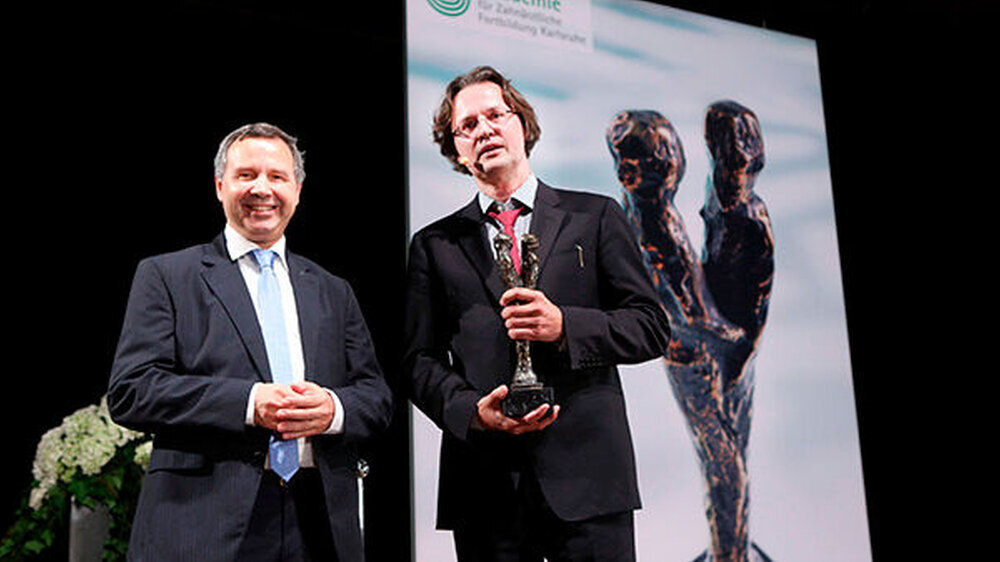 Akademieleiter Prof. Dr. Winfried Walther mit Prof. Dr. Bernhard Pörksen.