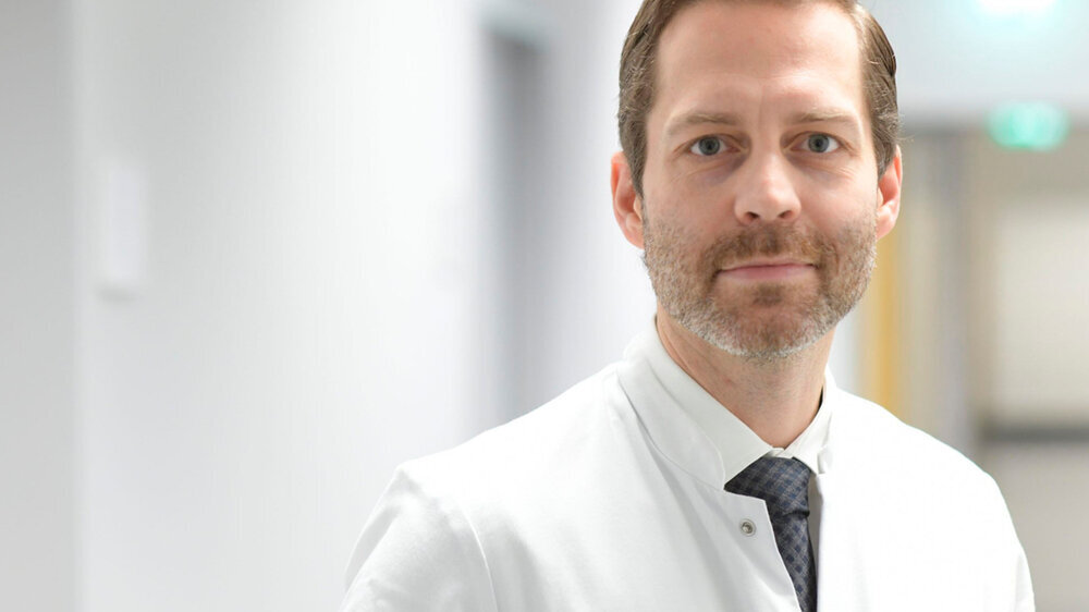 Prof. Dr. Falk Schwendicke hat zum Jahresbeginn die W3-Professur für Orale Diagnostik, Digitale Zahnheilkunde und Versorgungsforschung an der Charité – Universitätsmedizin Berlin übernommen.
