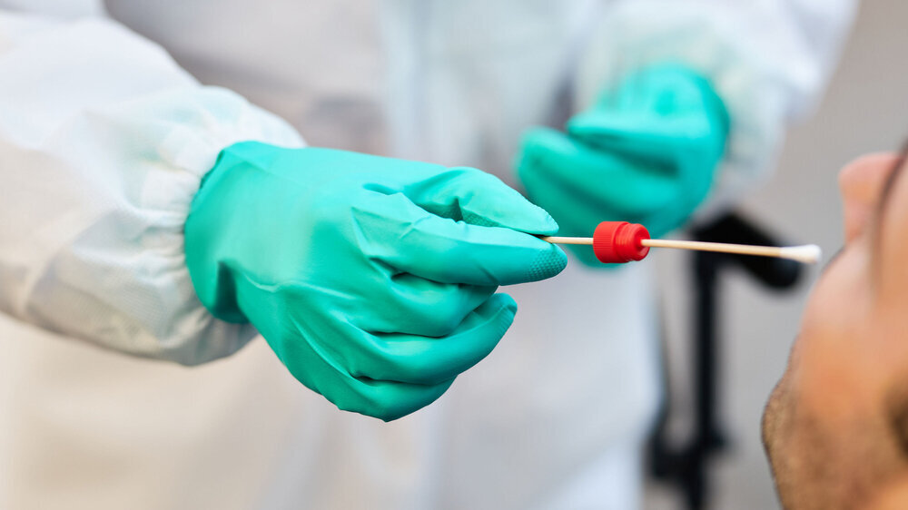 Die kostenlosen Schnelltests sollen in Testzentren und Arztpraxen stattfinden. Sie können aber auch von Rettungs- und Hilfsorganisationen durchgeführt werden, wenn sie vom ÖGD beauftragt werden.