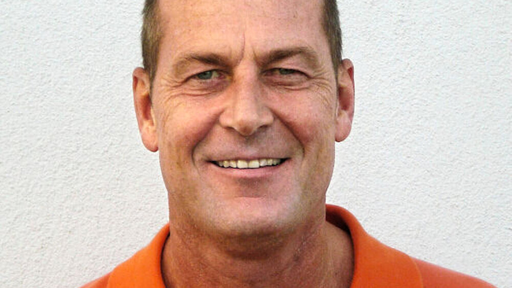 Dr. Dirk Erdmann ist Zahnarzt und Inhaber der agentur adp® -medien mit dem Schwerpunkt gesundheitspolitische Berichterstattung. Erdmann informiert regelmäßig über das Geschehen hinter den Kulissen. |