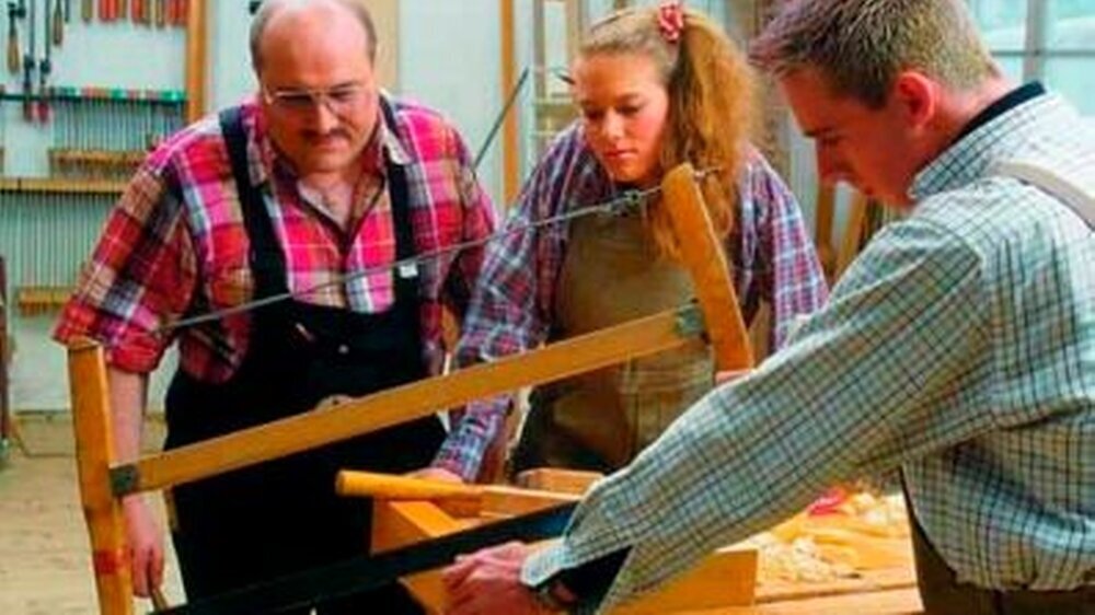 Keine Aussicht auf Herrenjahre? Deutschlands Lehrstellenmarkt bietet auch in diesem Jahr zu wenig für den Start in den Beruf. Zahnärzte leisten seit Jahren kontinuierlich ihren Beitrag zur Ausbildung. Dennoch: Ein freier Gesundheitsmarkt könnte weit be