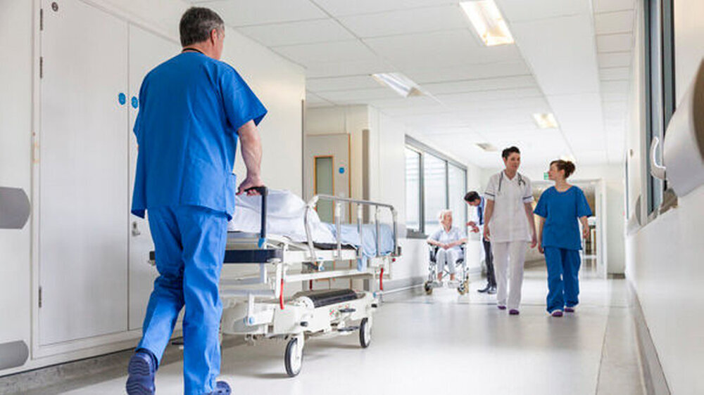 Eine Checkliste reiche nicht, um betrügerische Ärzte auszumachen. Die Deutsche Krankenhausgesellschaft fordert die Einführung eines bundesweiten zentralen Ärzteregisters, um die Gültigkeit der Approbation abfragen zu können.