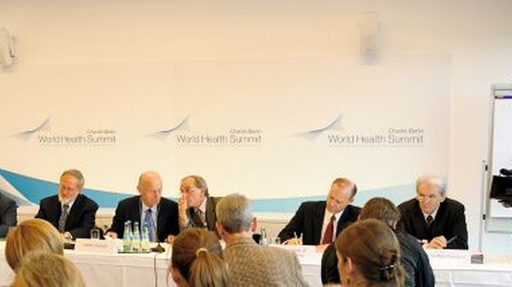 v.l.n.r.: Dr. M. Danzon, Prof. R. Nesse, Prof. D. Ganten, Prof. A. Kahn, C. Viehbacher, Prof. K. M. Einhäupl