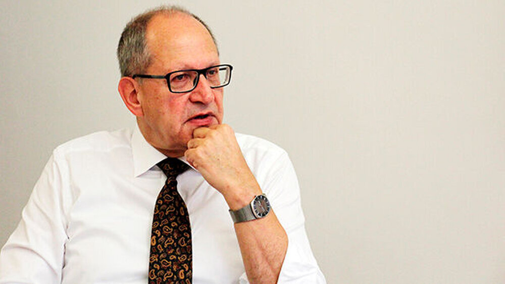 "Wir brauchen dringend die Approbationsordnung als rechtliche Grundlage für alle Bundesländer", sagt Zahnärztepräsident Dr. Peter Engel.