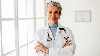 Symbolbild Medizinerin in Führungsposition