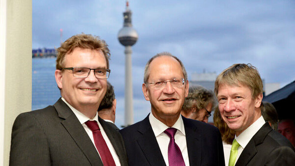 "Wir selbst sind demokratisch legitimierte Leihgaben". Prof. Christoph Benz, Dr. Peter Engel und Prof. Dr. Dietmar Oesterreich in Berlin.