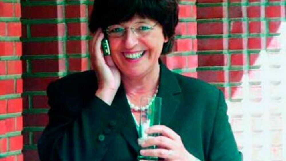 „… und bleiben Sie gesund … Anders wär’ nämlich schlecht.“\r\n(aus: Ulla Schmidt-Parodie im Rundfunksender WDR II)