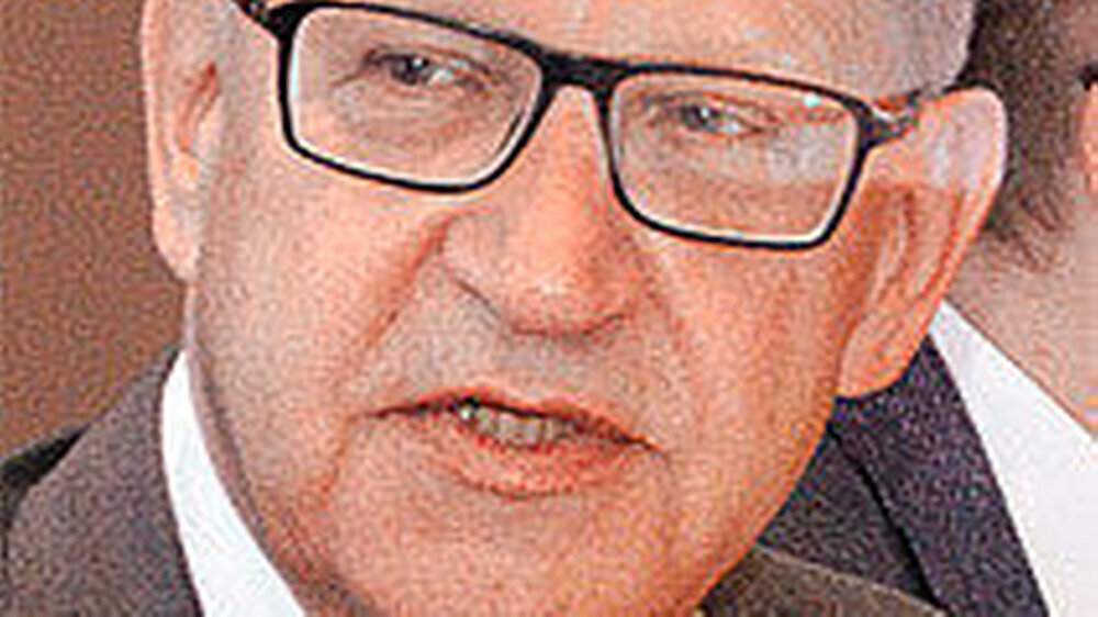 BZÄK-Präsident Dr. Peter Engel betonte, dass das Thema Praxispersonal in der standespolitischen Diskussion einen breiten Raum einnehme. Es gehe darum, Rahmenbedingungen zu schaffen, um das Berufsbild der Assistenzberufe zukunftsfest aufzustellen. „Wir BZÄK-Präsident Dr. Peter Engel betonte, dass das Thema Praxispersonal in der standespolitischen Diskussion einen breiten Raum einnehme. Es gehe darum, Rahmenbedingungen zu schaffen, um das Berufsbild der Assistenzberufe zukunftsfest aufzustellen. „Wir wollen nicht, dass das Zahnheilkundegesetz aufgeweicht wird“, sagte er in Bezug auf die Delegation und Substitution. „Ich gebe Ihnen Brief und Siegel – dann ist im Hinblick auf die Substitution alles offen!“ |
