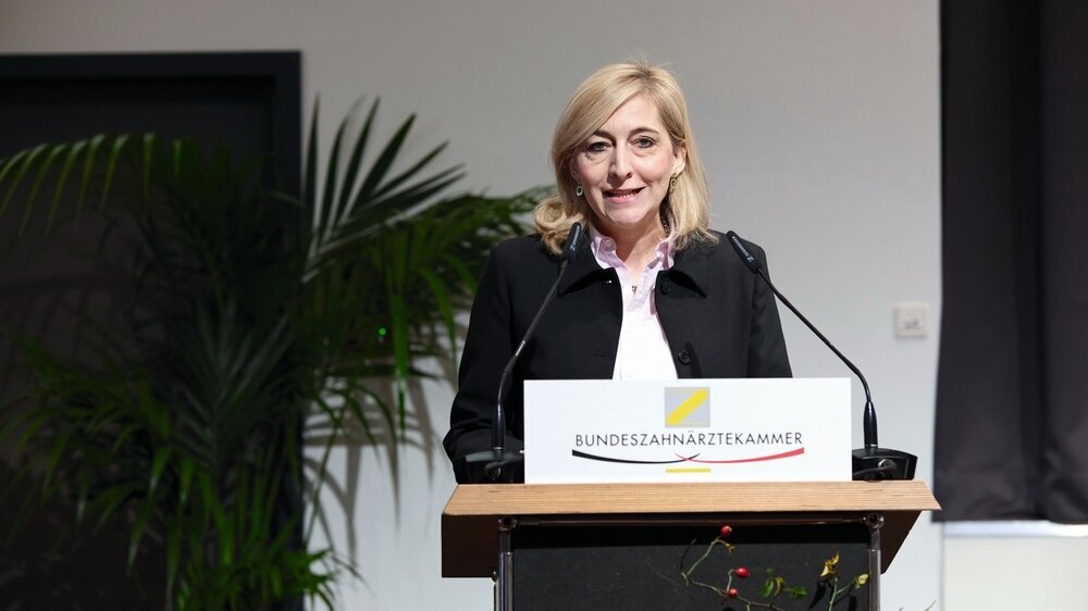 Bundesgesundheitsministerin Nina Warken (CDU) bei der BZÄK-Bundesversammlung am 31.10.2025 in Berlin