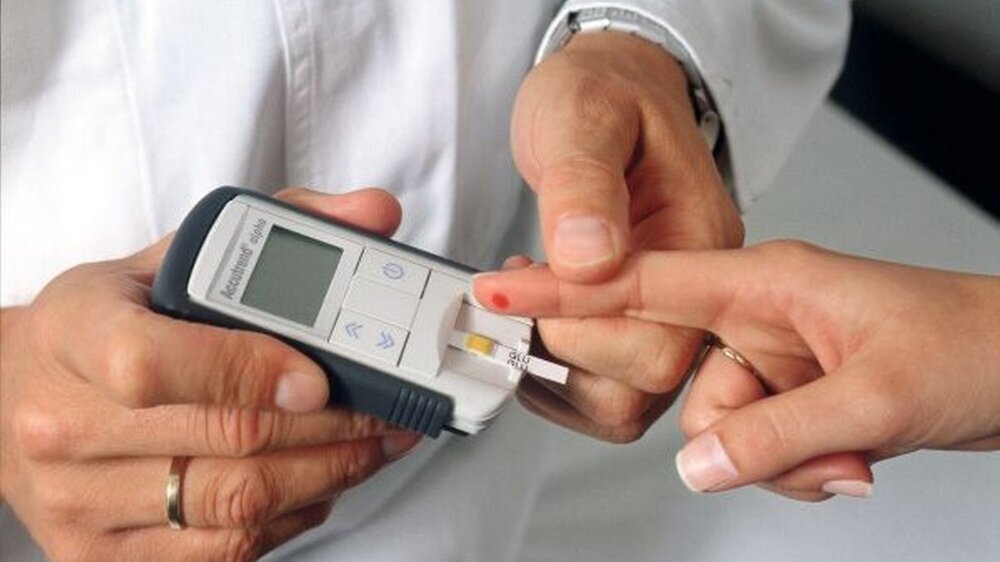 Einfach und sicher: Der Bluttest auf eine Diabeteserkrankung bringt Klarheit.